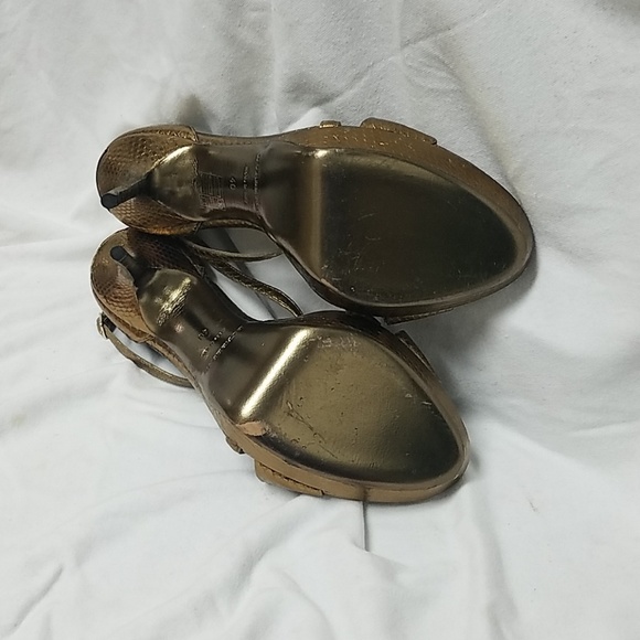 Burberry Bronze Bow Heels - Picture 3 of 8